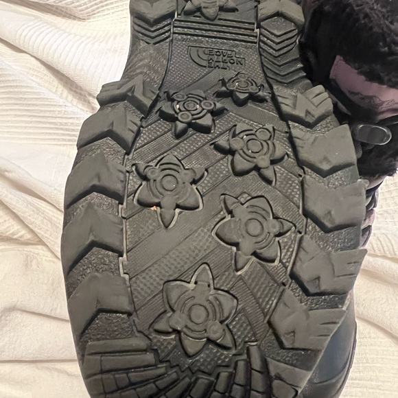 Girls north face winter boots - Picture 3 of 3